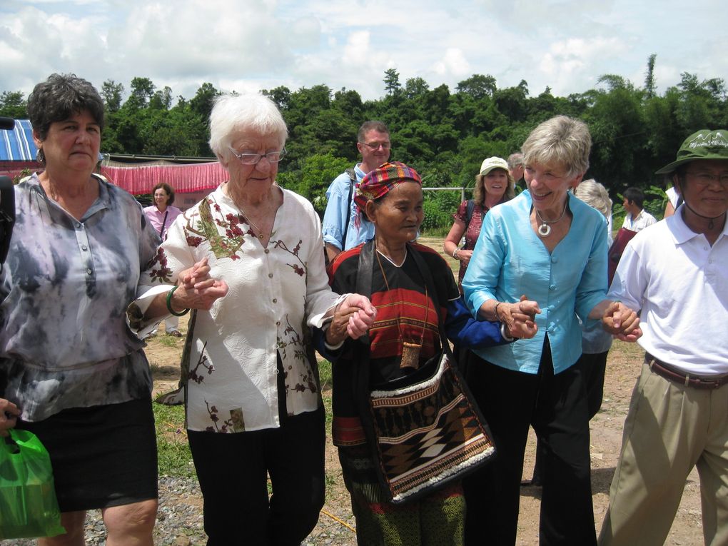 Rae Cheney, second from left, stands with Ho Thi Moan, center, at the dedication ceremony for the Mothers’ Peace Library on September 10, 2010 in Khe Da Village, Quang Tri Province, Vietnam. Her daughter, Jerilyn Brusseau, is standing second from right. (Courtesy Jerilyn Brusseau)