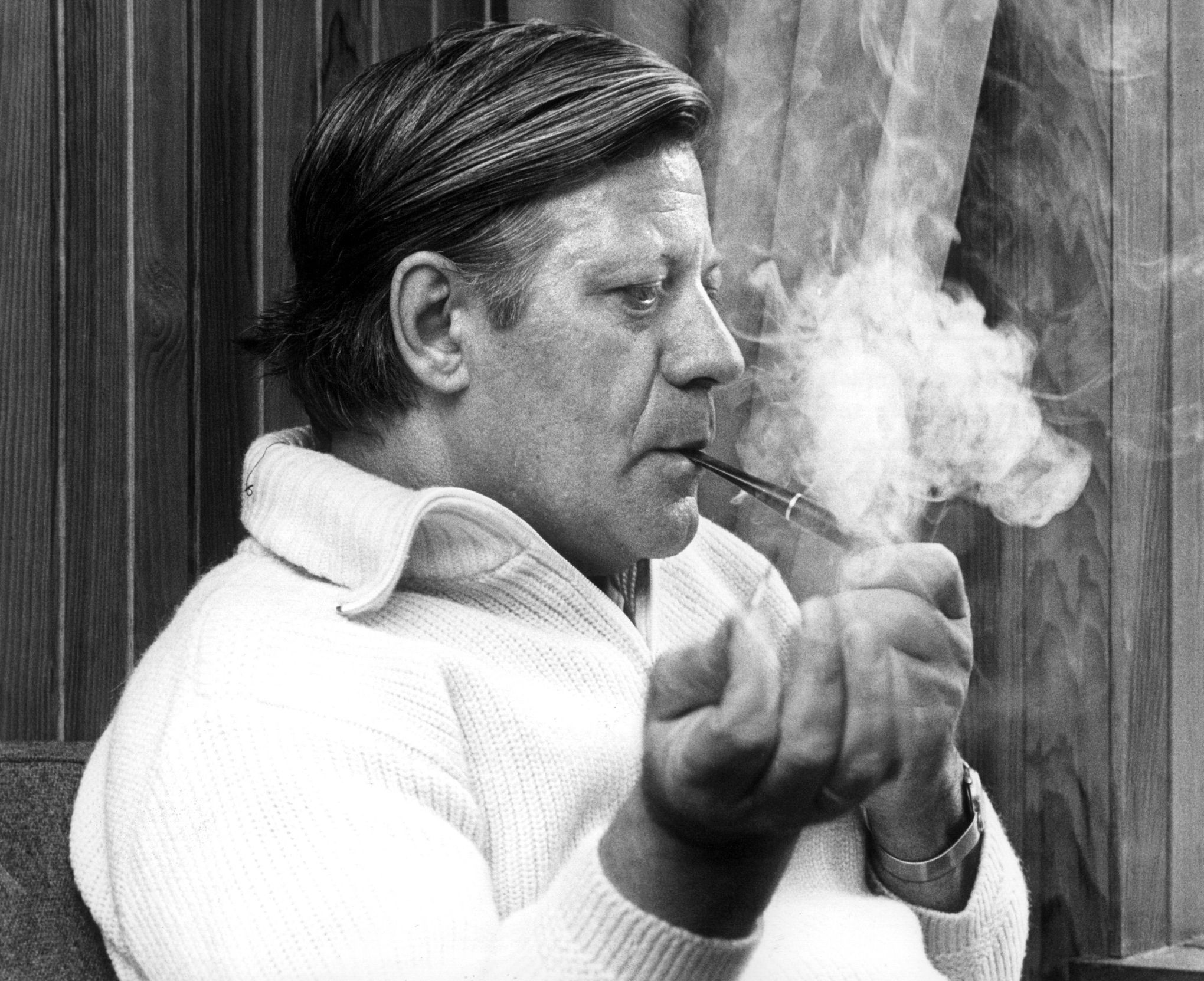helmut schmidt cigarettes The week's passages