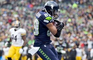 Seahawks wide receiver Doug Baldwin pulls in a touchdown pass in the second quarter at CenturyLink Field, Sunday, Nov. 29, 2015.