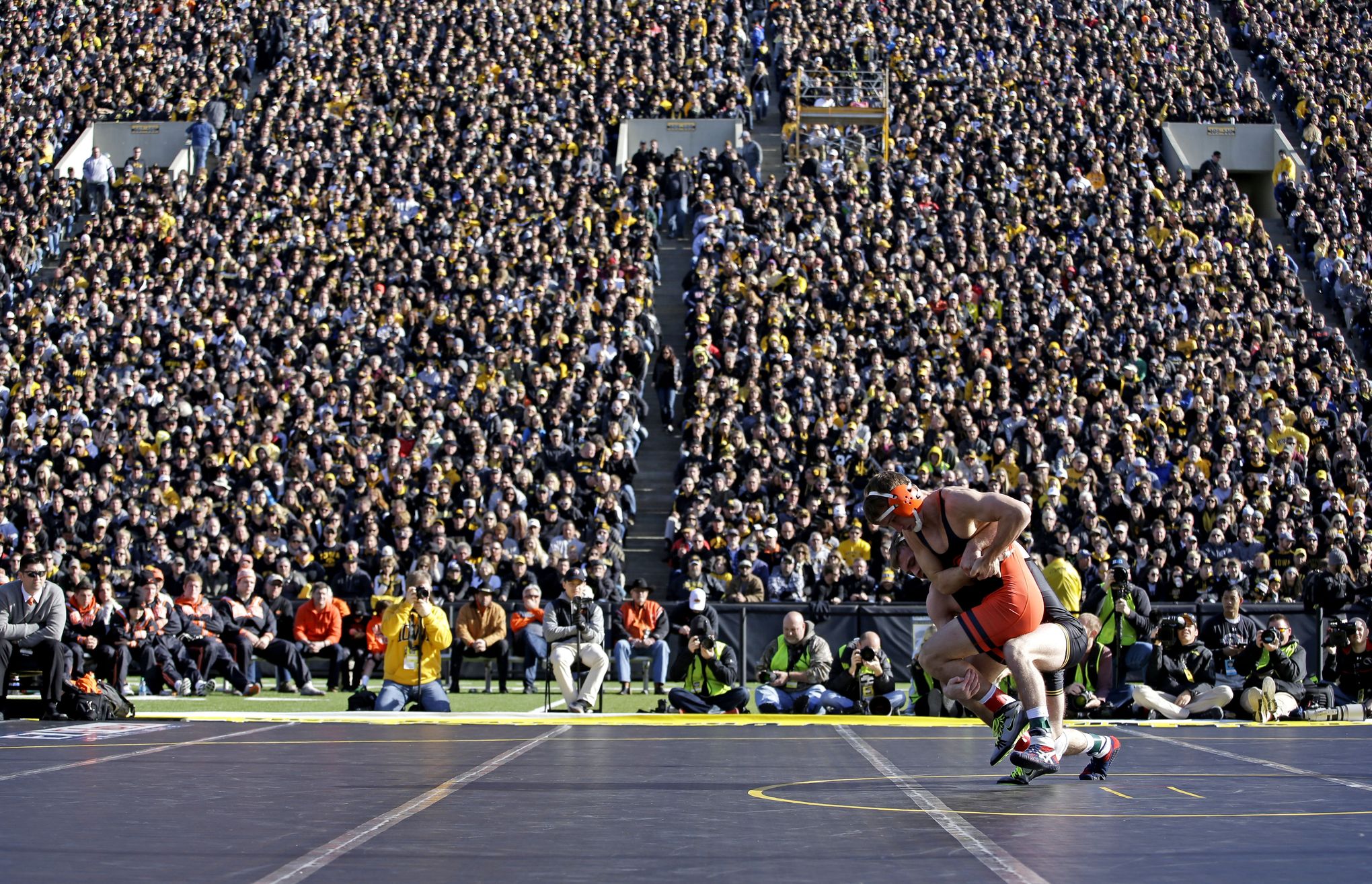 Outdoor wrestling match in Iowa attracts crowd of 42,287