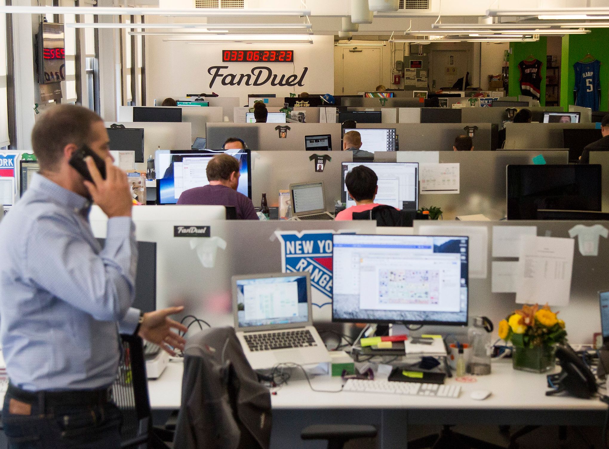 DraftKings and FanDuel Are Not Your Friends - The New York Times