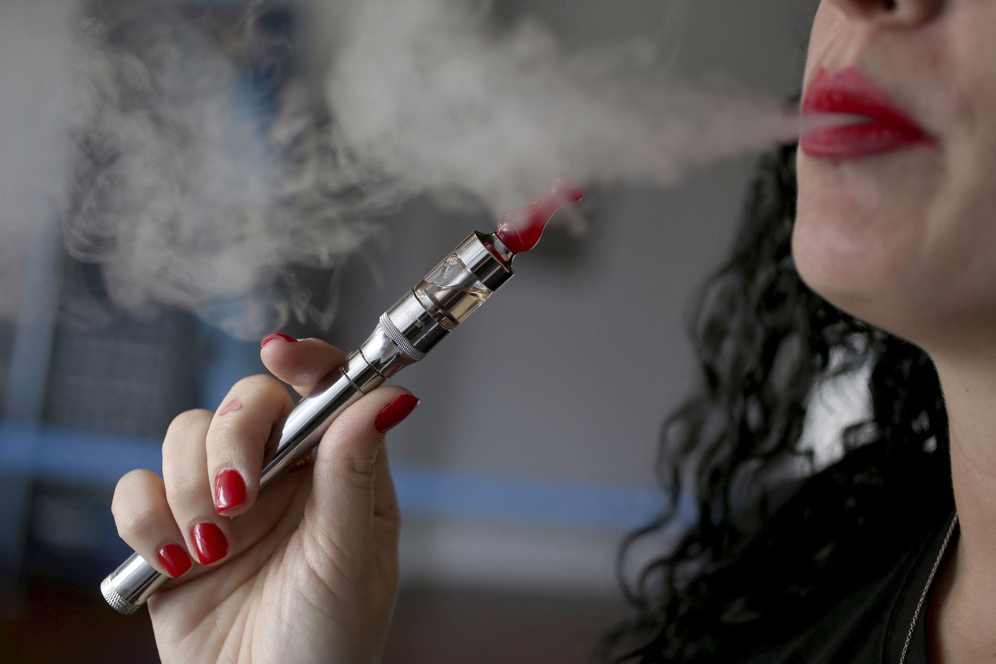 Handful of cases tie e-cigarettes to lung injury, pneumonia | The Seattle Times Handful of cases tie e-cigarettes to lung injury, pneumonia | The Seattle Times