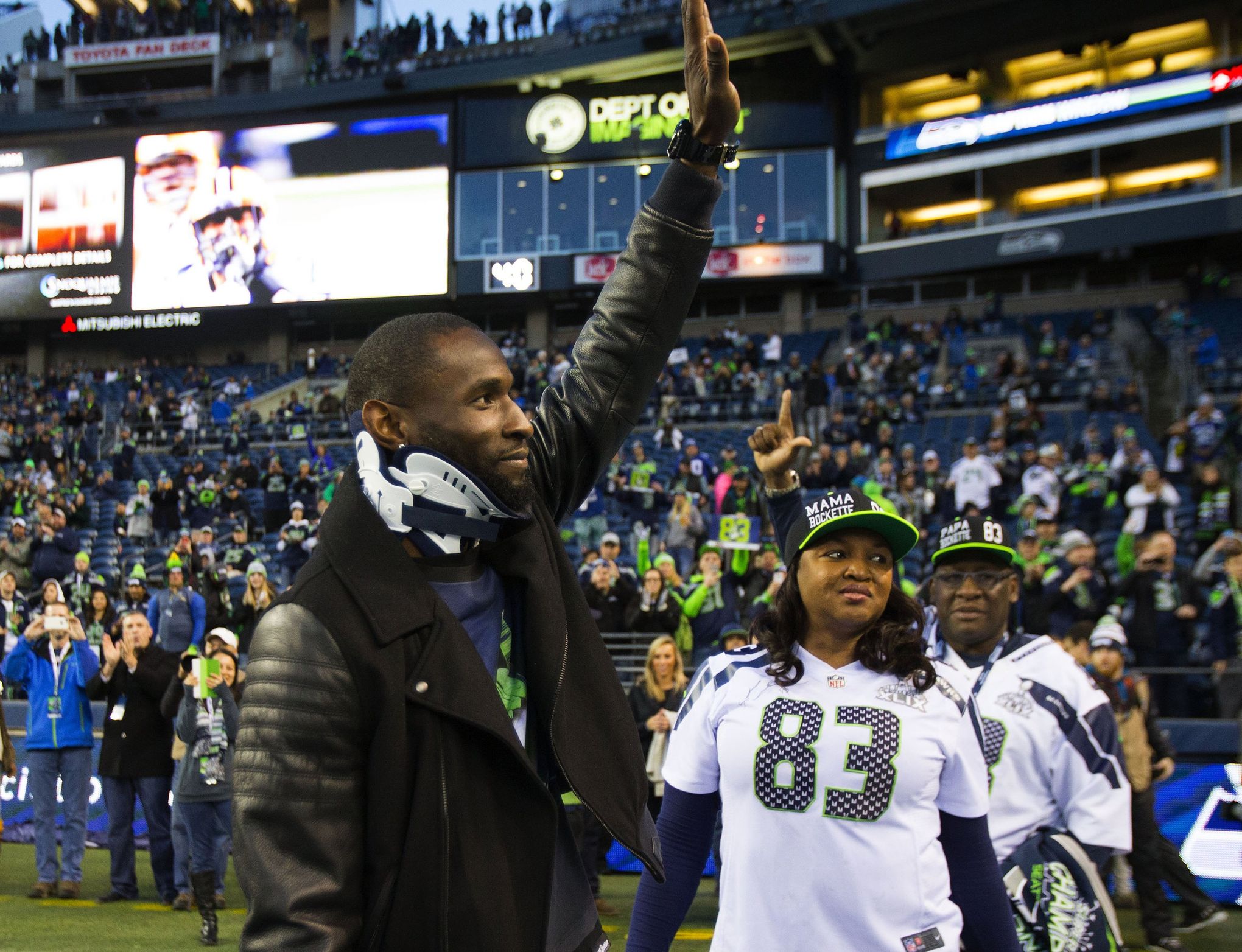 Seahawks' Lockette taken off field on stretcher