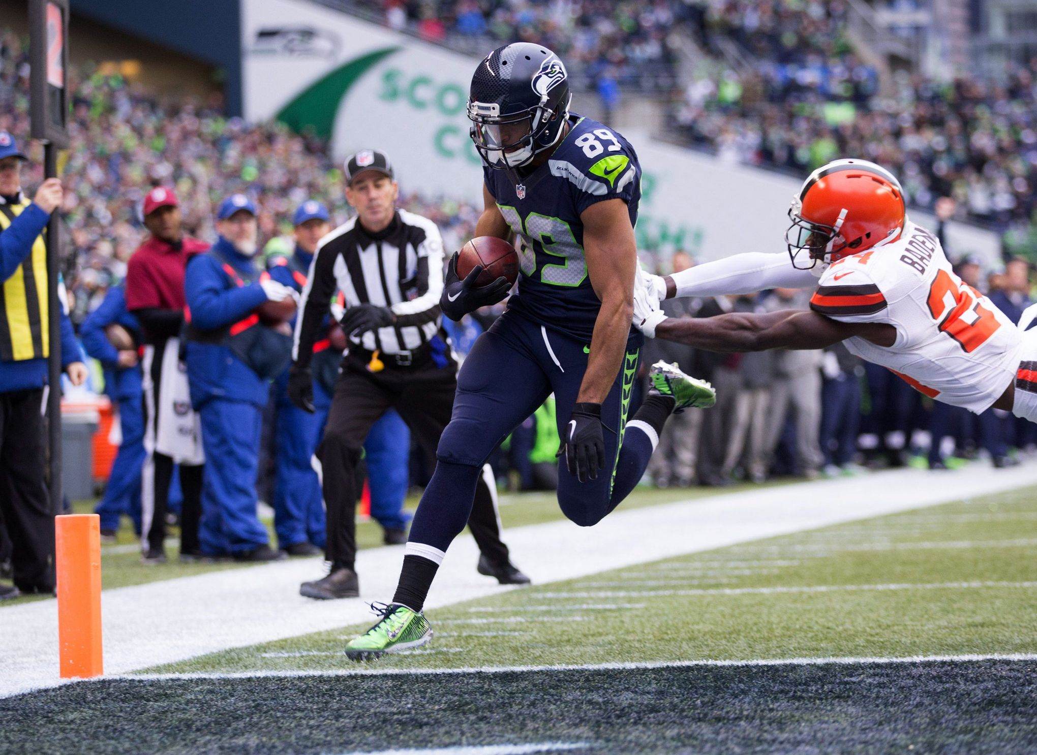 Doug Baldwin's late score lifts Seahawks past Dolphins