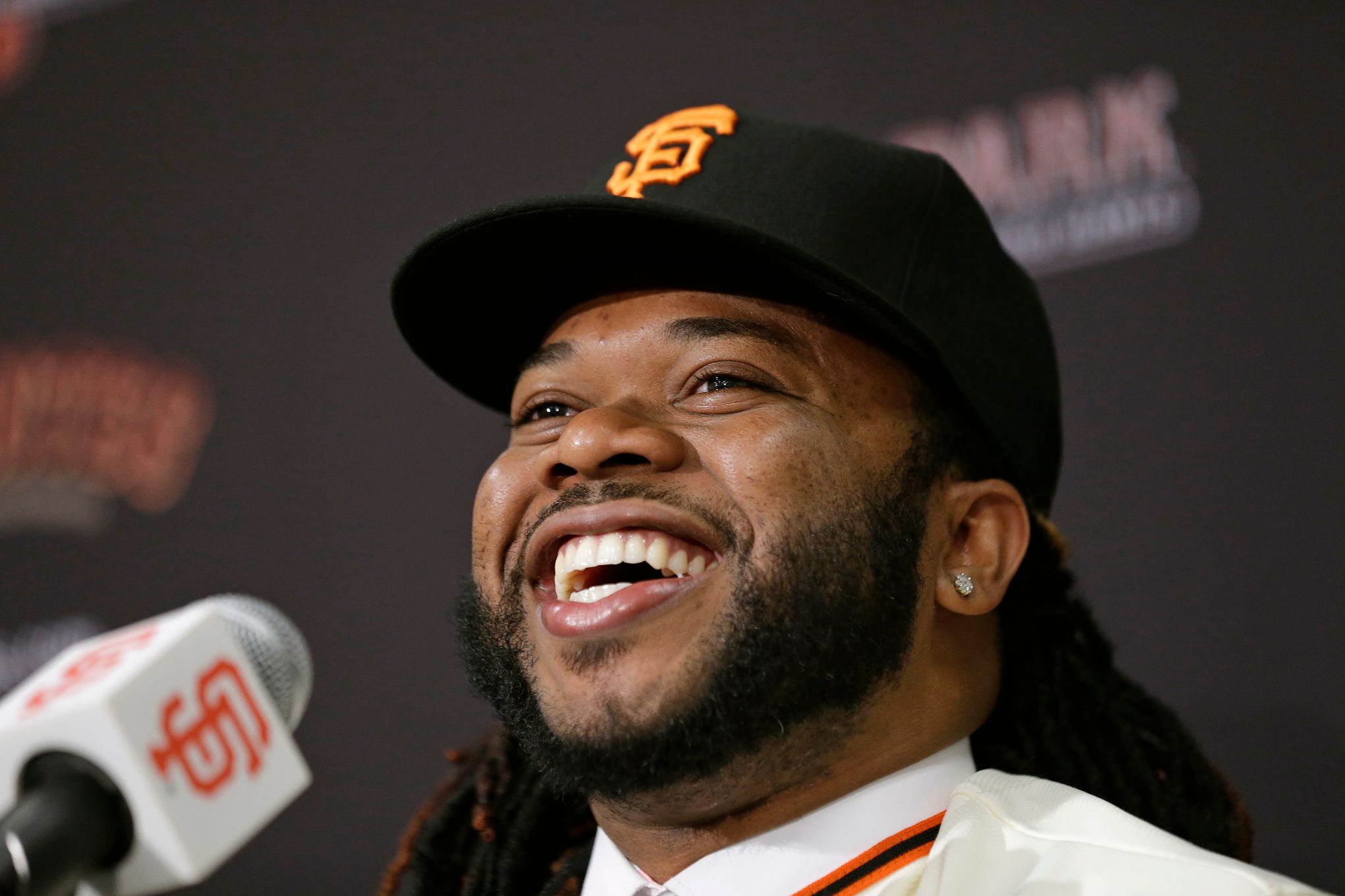 Johnny Cueto not opting out of deal with Giants