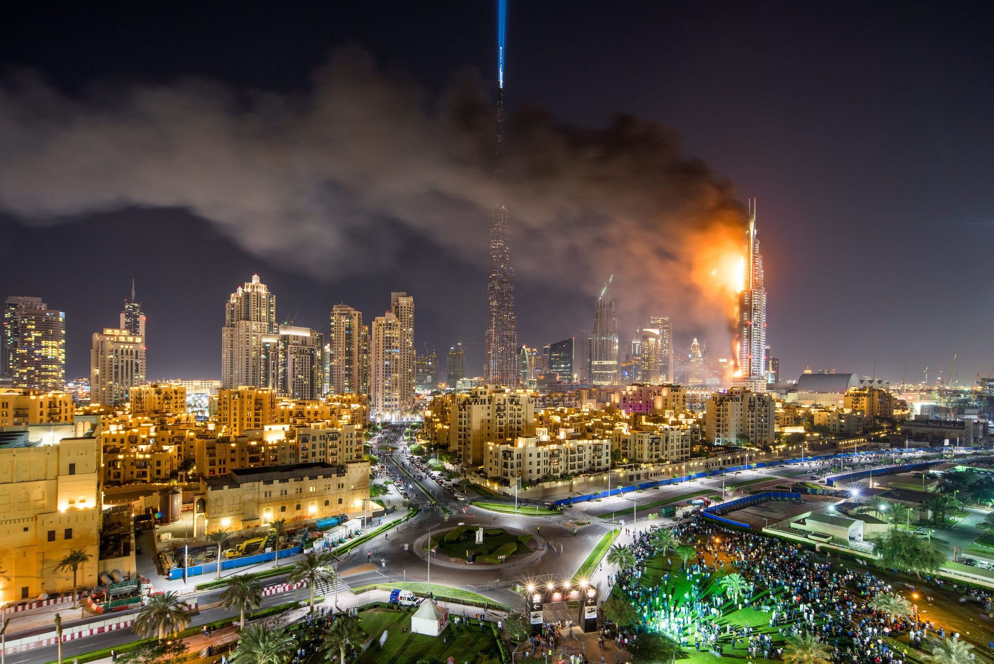 Новости дубая на сегодня на русском. Emaar Дубай здания. Address Downtown Dubai пожар. Бурдж-Халифа Дубай пожар. Даунтаун Бурдж Дубай пожар.