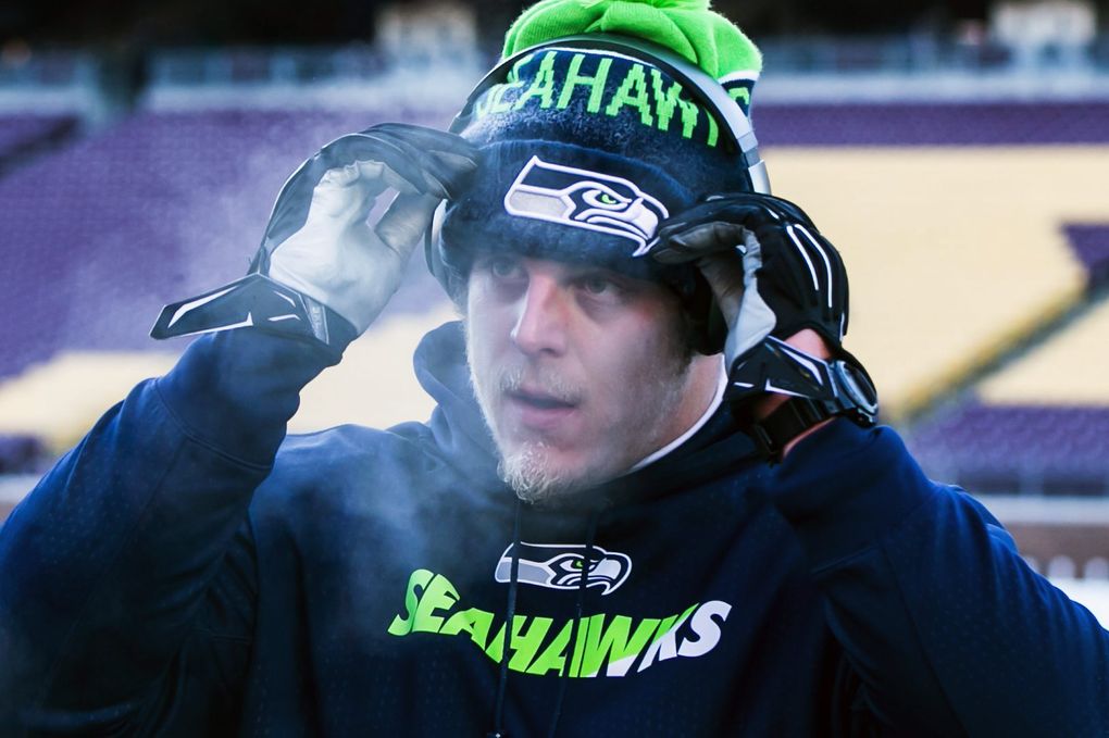 Seahawks offensive lineman J.R. Sweezy comes in after warming up in the cold before a playoff game i 2016. (Bettina Hansen / The Seattle Times)