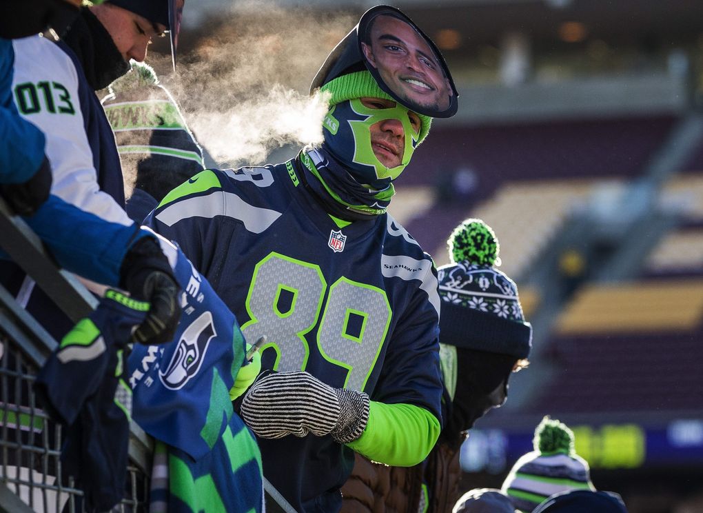 Seahawks fans line the team’s tunnel hoping to sore an autograph. (Dean Rutz / The Seattle Times)