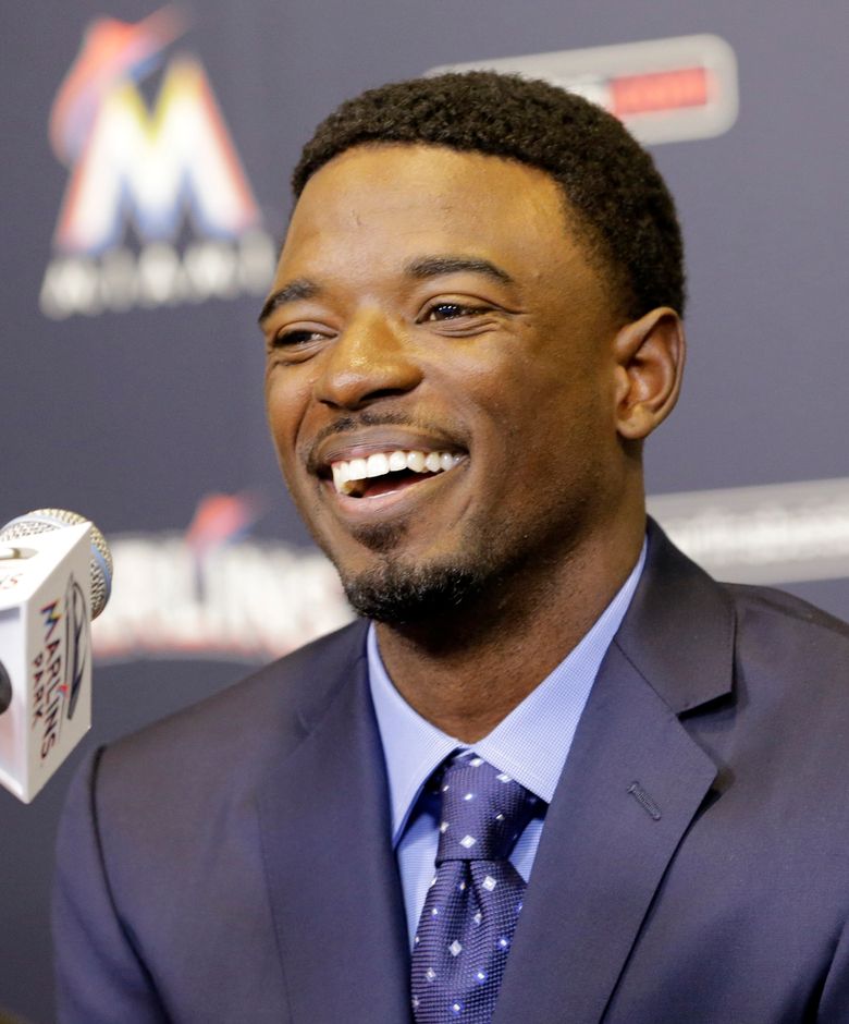 Dee Gordon signs $50 million, 5-year deal with Miami Marlins