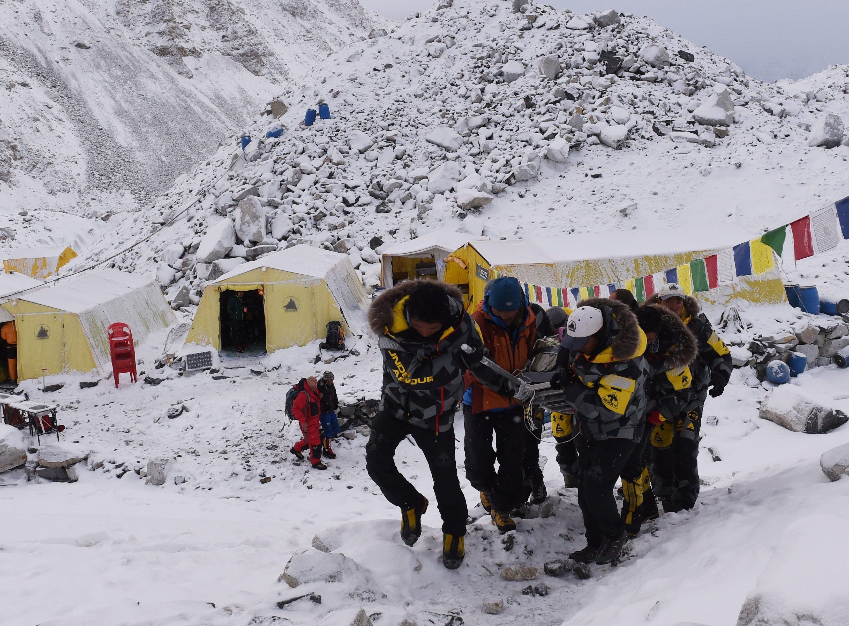 No one reached top of Mount Everest in 2015 | The Seattle Times