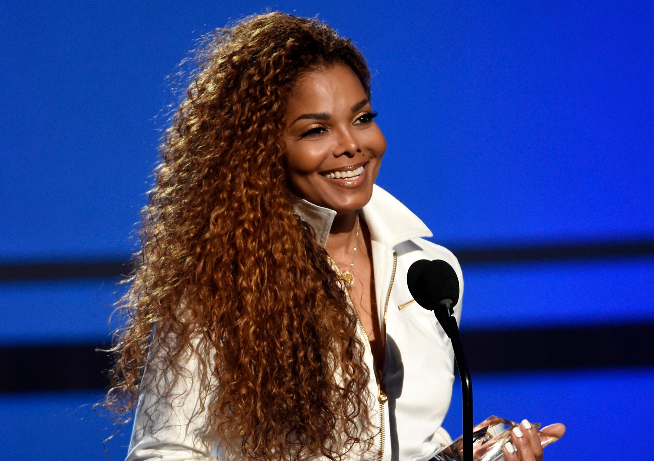 Janet Jackson says she's recovering, denies cancer | The Seattle Times