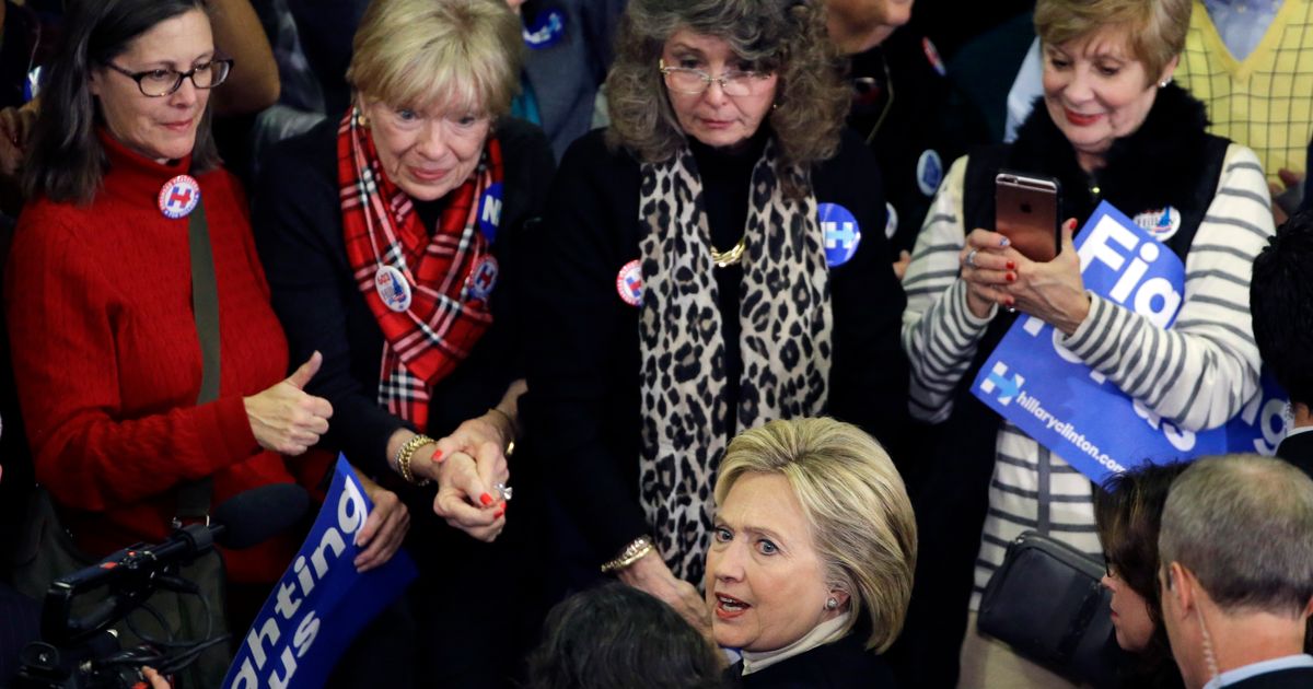 Clinton struggles to win over younger women | The Seattle Times