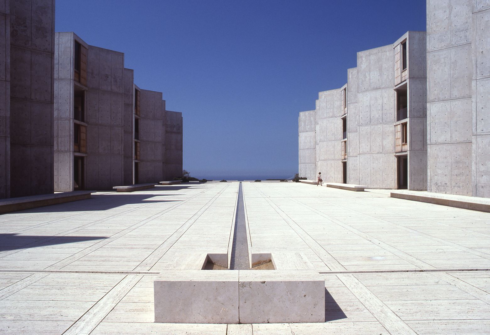 Salk Institute, Louis Kahn  Interior, Minimalism interior