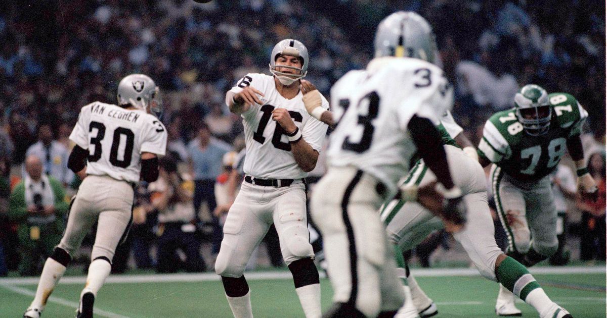 Raiders Capture 2nd Super Bowl Title With 27-10 Win Over Eagles