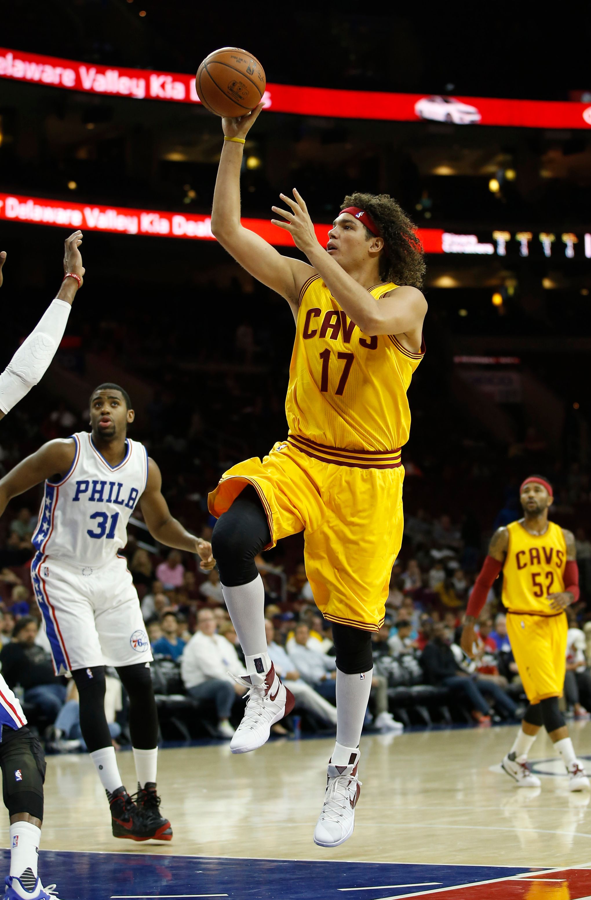 Anderson Varejao returns to Cleveland Cavaliers on 10-day deal