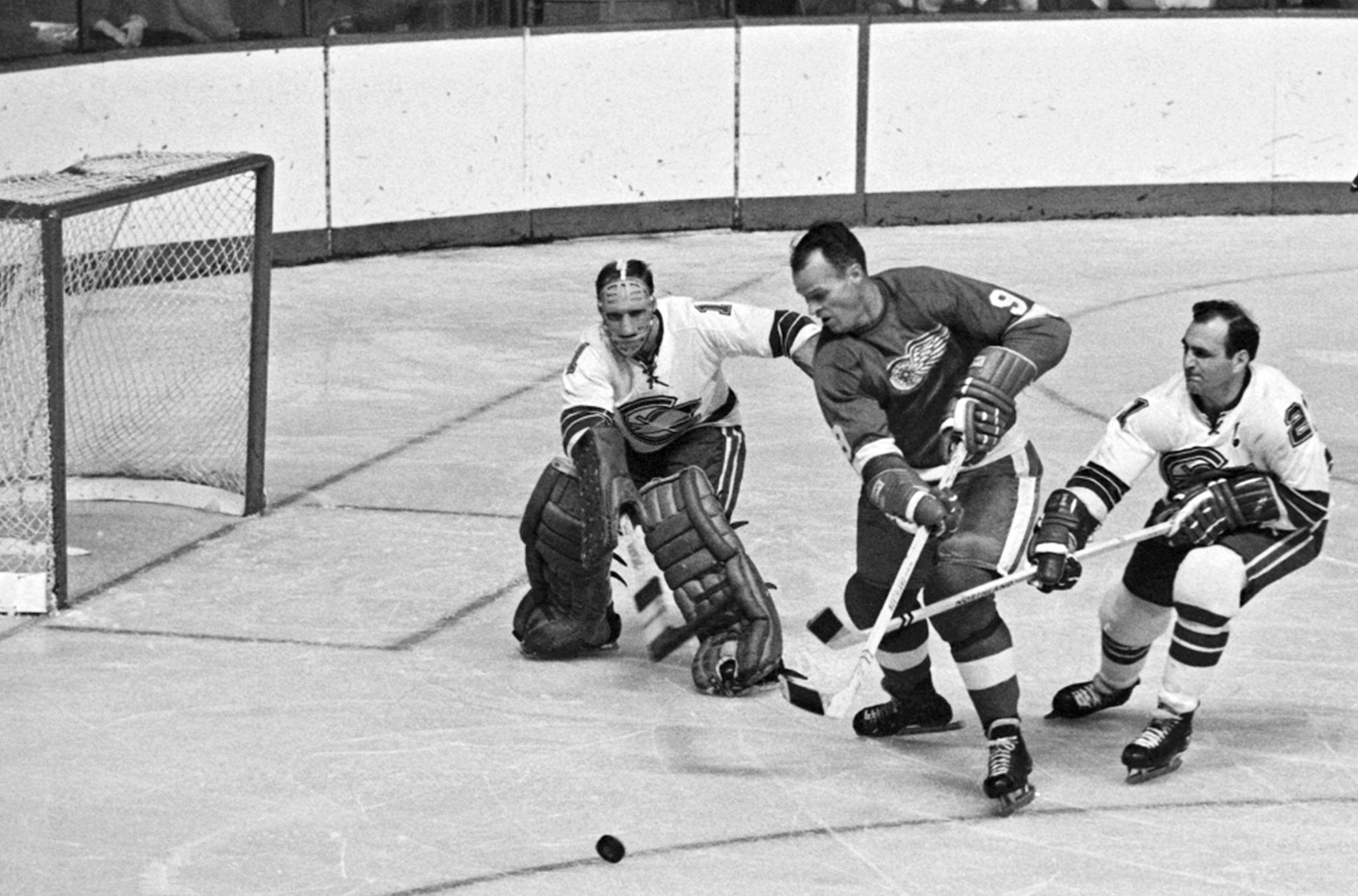 Kansas City Scouts goalie.  Hockey goalie, Hockey teams, Goalie