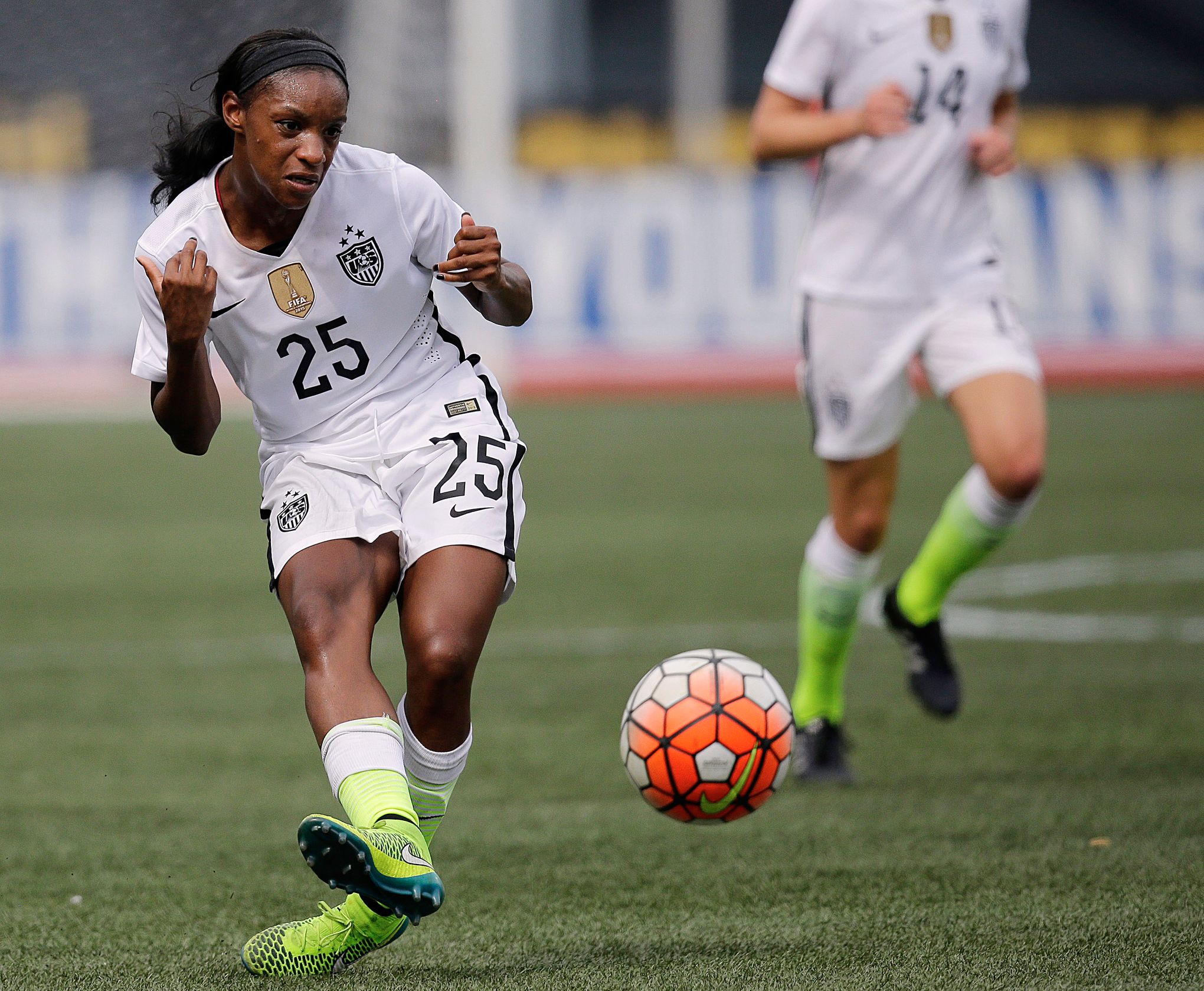 Why should Crystal Dunn win the 2016 U.S. Soccer Female Player of