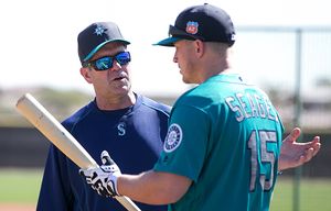 Edgar Martinez moves into hitting adviser role with Mariners