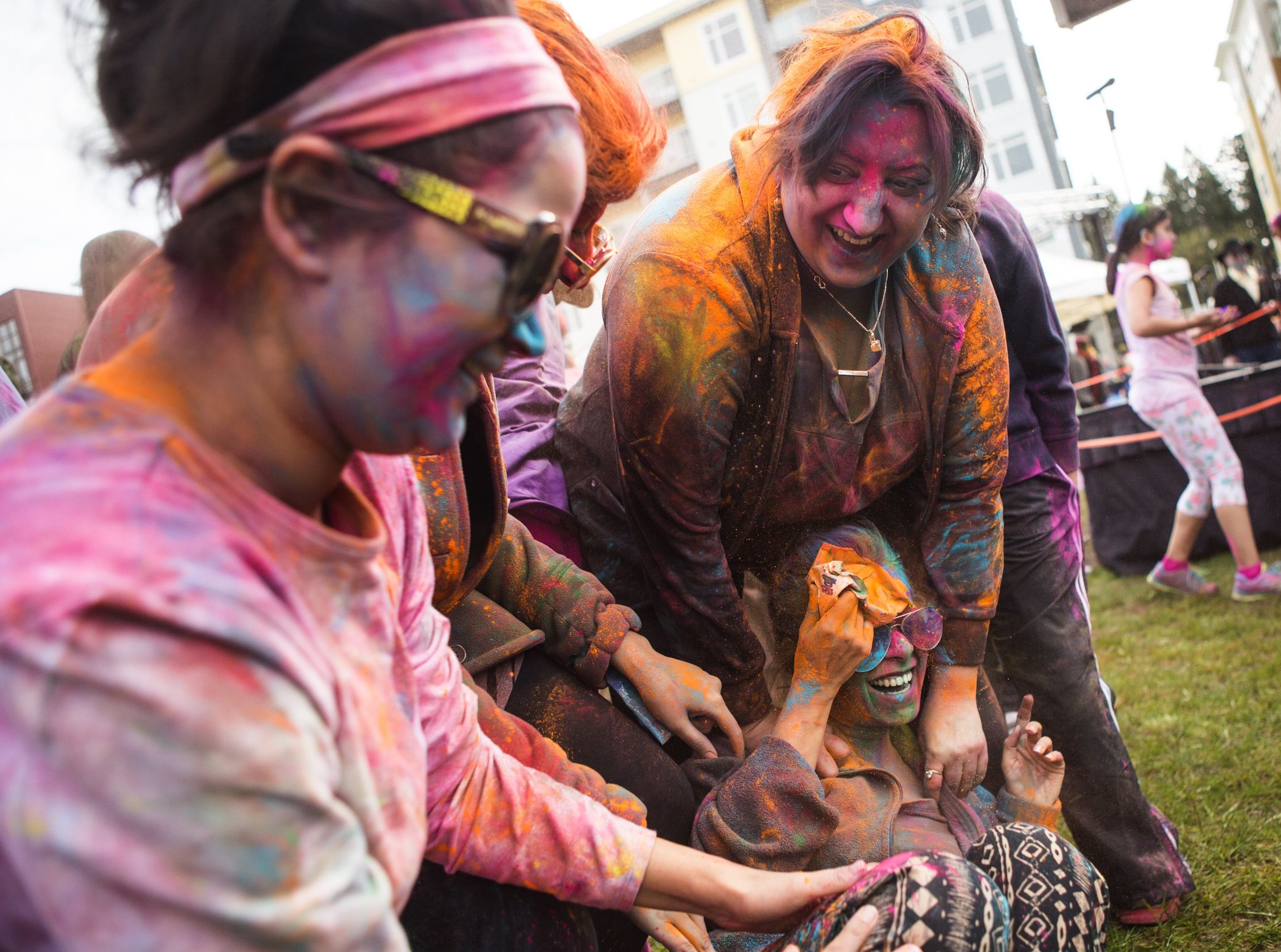Getting their color on for Holi festival | The Seattle Times, image size:2040x1516