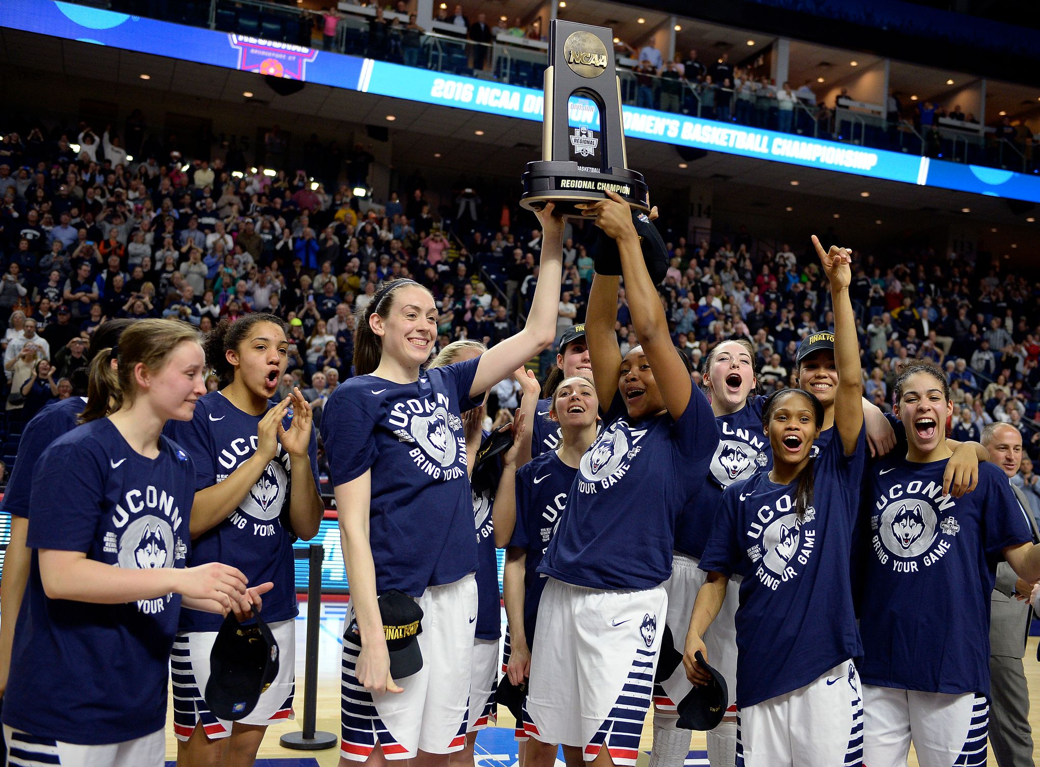 College basketball rankings, grades: UCLA earns 'A+', UConn gets