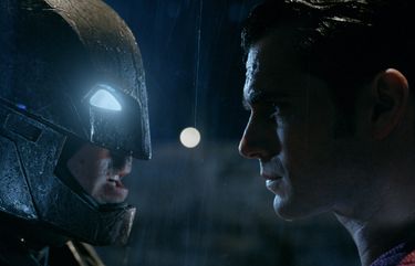 Batman v Superman: Dawn of Justice': Epic battle lacks zip! bam! pow! | The  Seattle Times