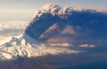 Alaska air traffic resumes as volcano eruptions wane | The Seattle Times