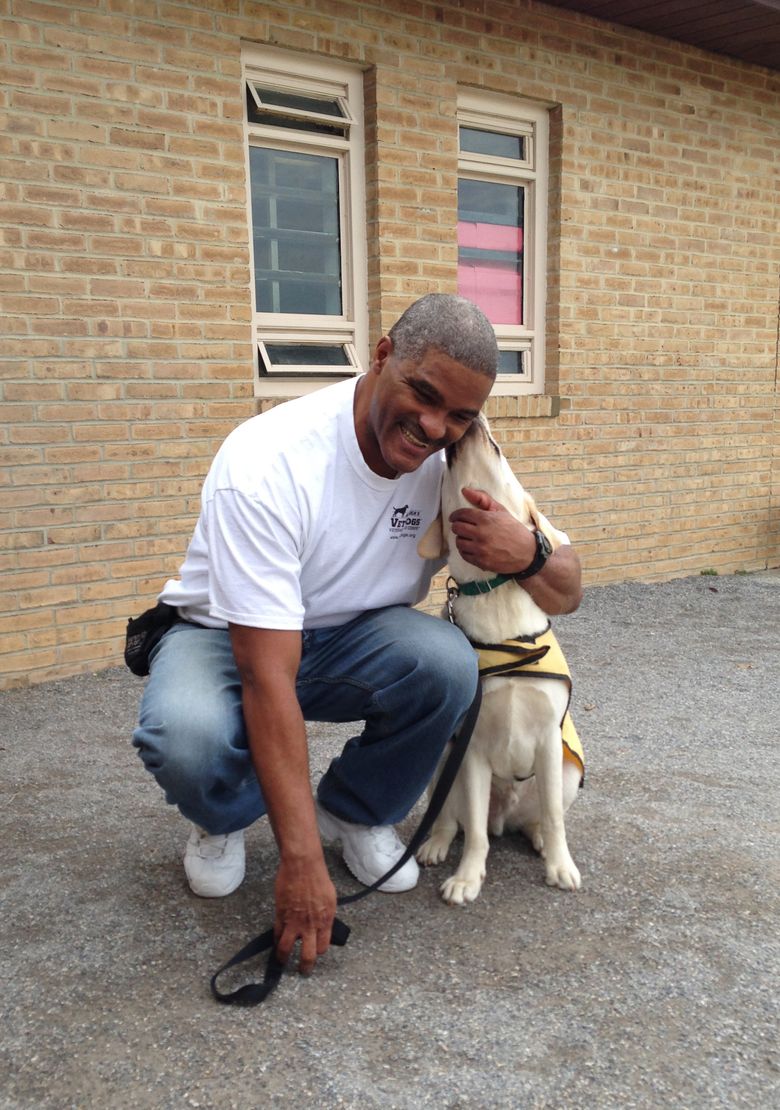 Maryland Corrections Commissioner Frank C. Sizer Jr., at podium, speaks  during a news conference Thursday, Jan. 26, 2006, at the Roxbury Correctional  Institution in Hagerstown, Md., about the early Thursday morning shooting, image size:780x1110