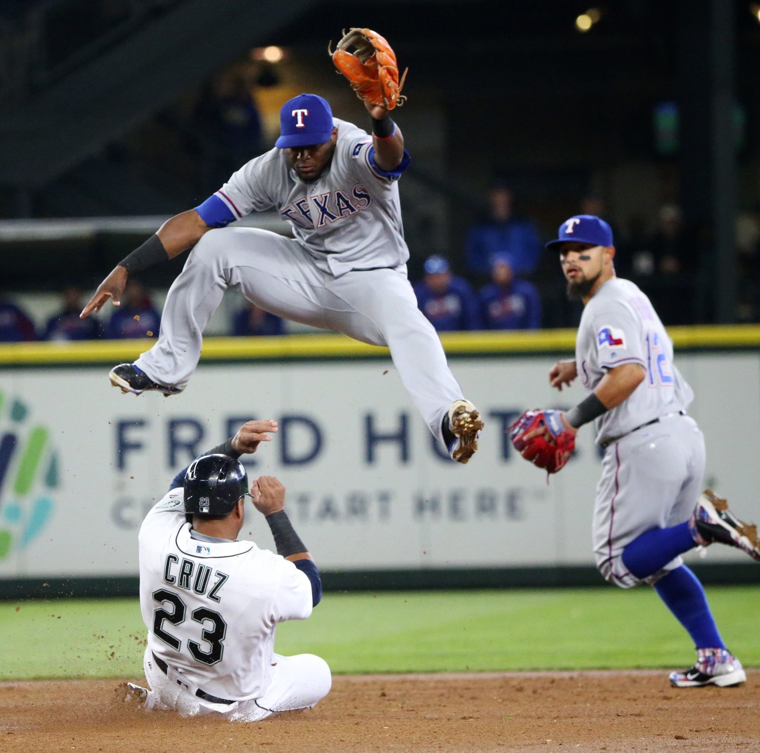 Photos Mariners end 5 game slide with win over Rangers The Seattle Times