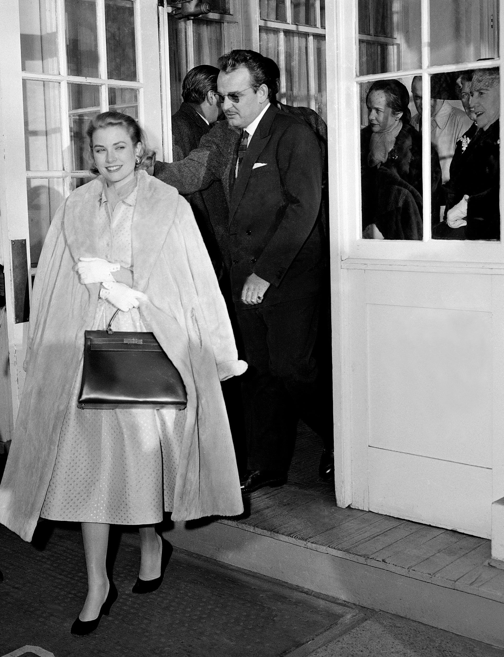 Claire's Handbag Care - Grace Kelly@and her Hermes bag. The Kelly bag ❤️  Vintage & Classics are always a good idea | Facebook