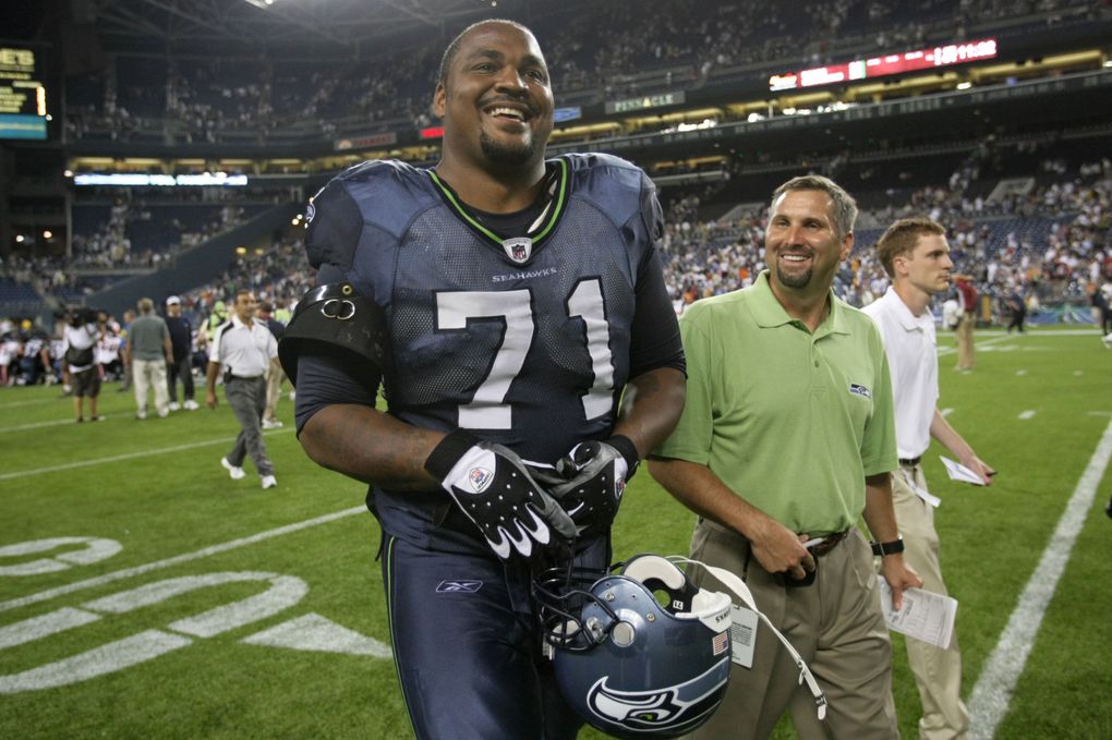 Seahawks left tackle Walter Jones leaves the field after a preseason victory against the Chicago Bears on Aug. 16, 2008, in Seattle. (Jim Bates / The Seattle Times)
