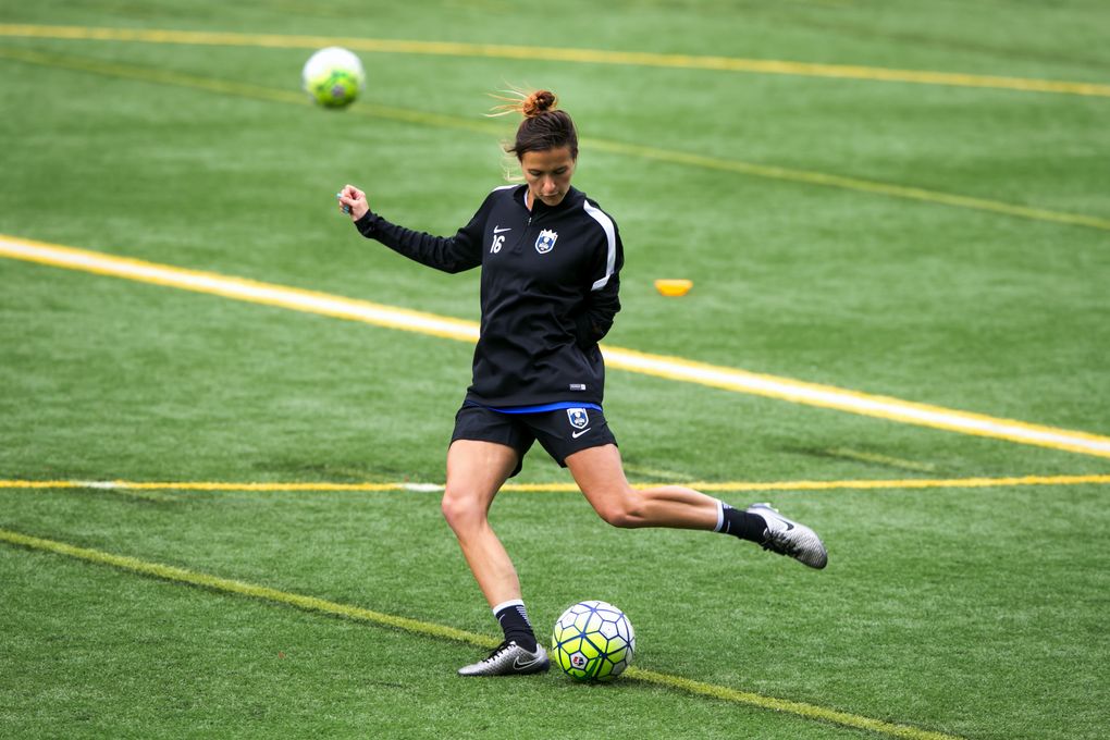 Seattle Reign FC defender Carson Pickett works out at practice on April 11, 2016. (Bettina Hansen/The Seattle Times)