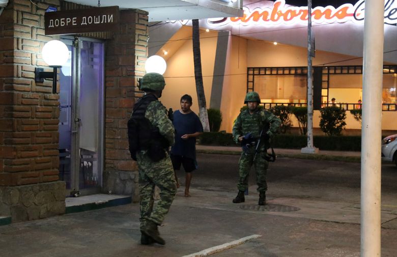 epa05276929 Mexican soldiers patrol during an operation following an attack in which a criminal was killed and a policeman was injured, in Acapulco, Guerrero, Mexico, early 25 April 2016. According to reports, a group of armed men attacked the facilities of the Hotel Alba Suites hotel in the city.  EPA/FRANCISCA MEZA
