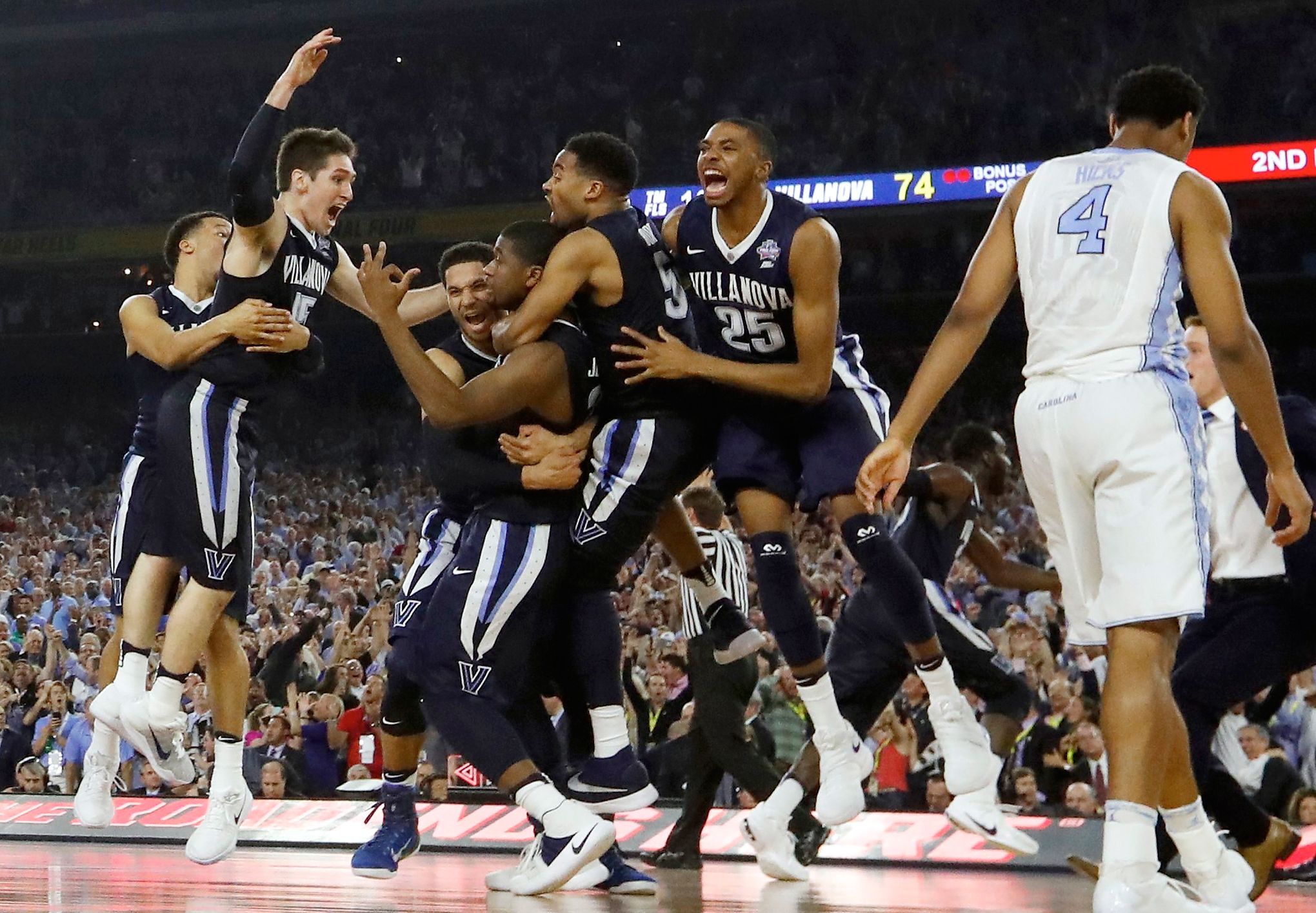 Villanova tops North Carolina on Kris Jenkins' buzzer-beater – The Denver  Post