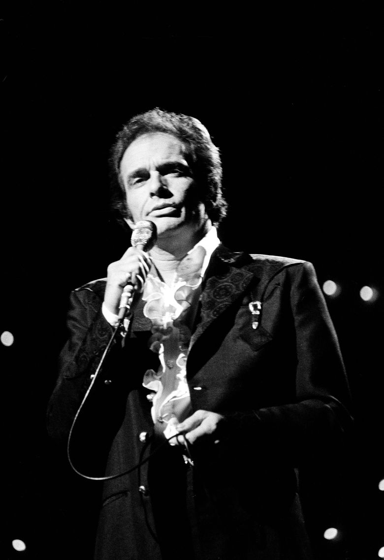  The Fightin' Side Of Me (Live) : Merle Haggard And The Strangers:  Música Digital