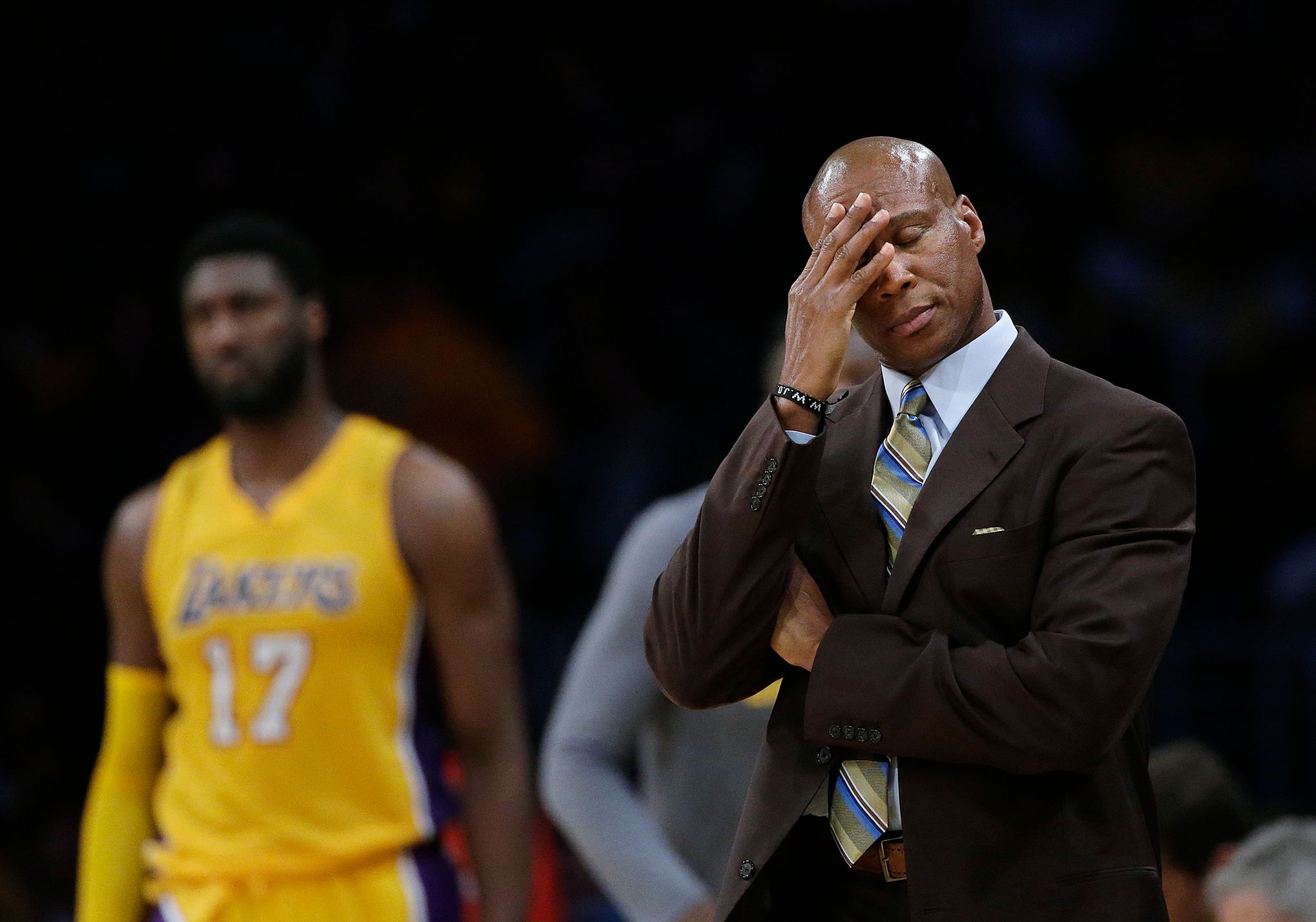 Lakers' Byron Scott questions effort after 120-119 loss to Minnesota –  Daily News
