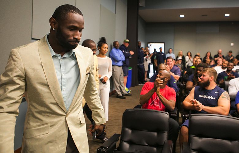 Injured NFL player Ricardo Lockette feeds homeless on way home