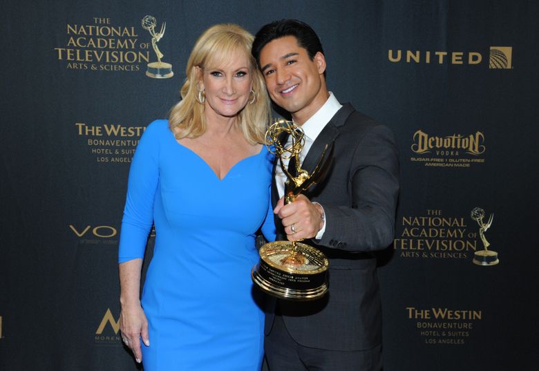 Kelly Ripa, Michael Strahan share in Daytime Emmy award | The Seattle Times