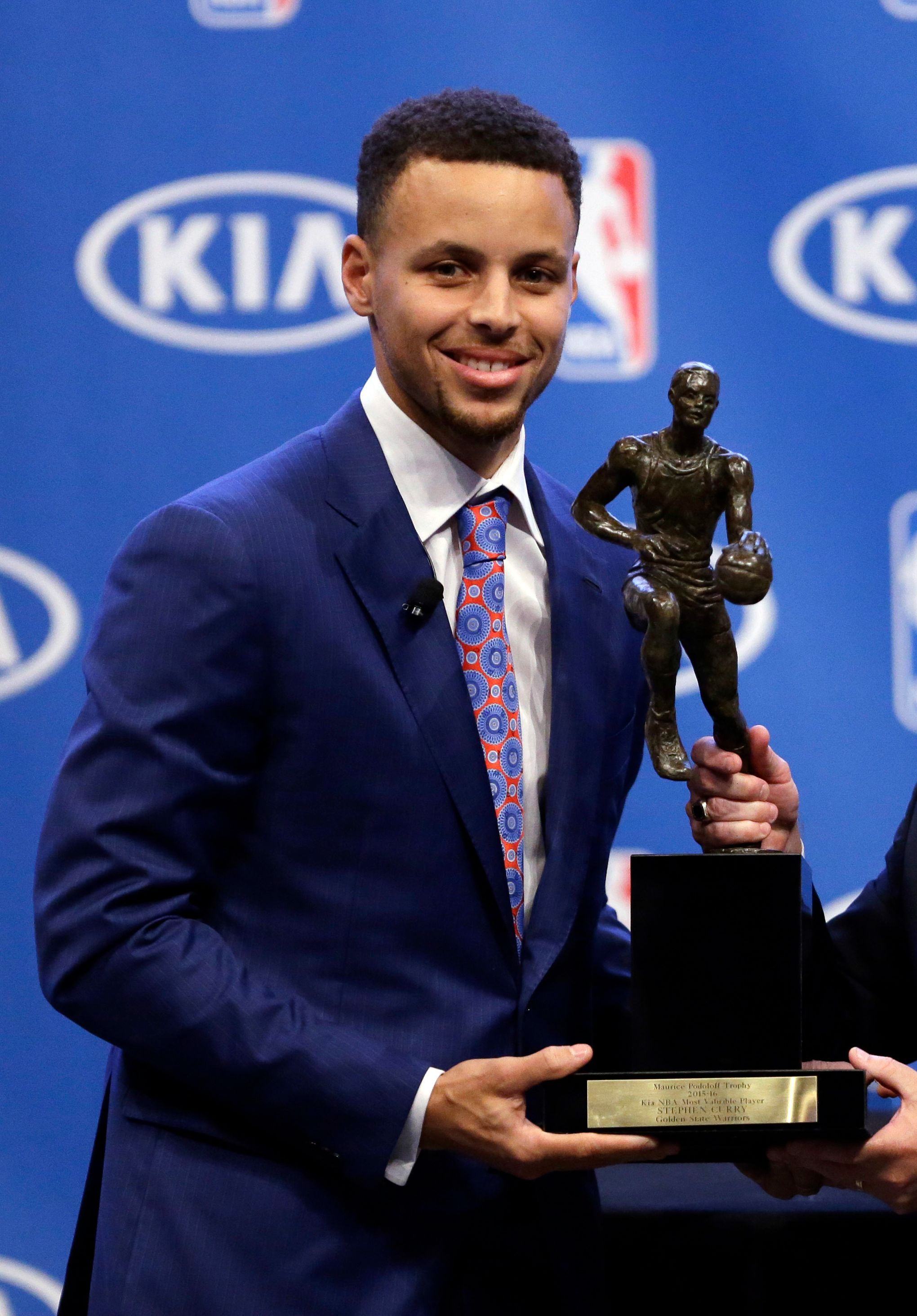 Curry is first unanimous NBA MVP, takes honor again