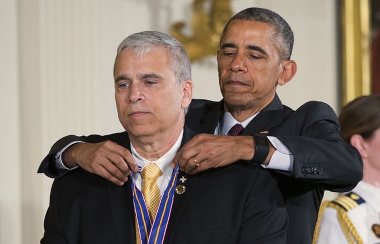 Granting Medal of Valor, Obama says US must listen to police | The ...
