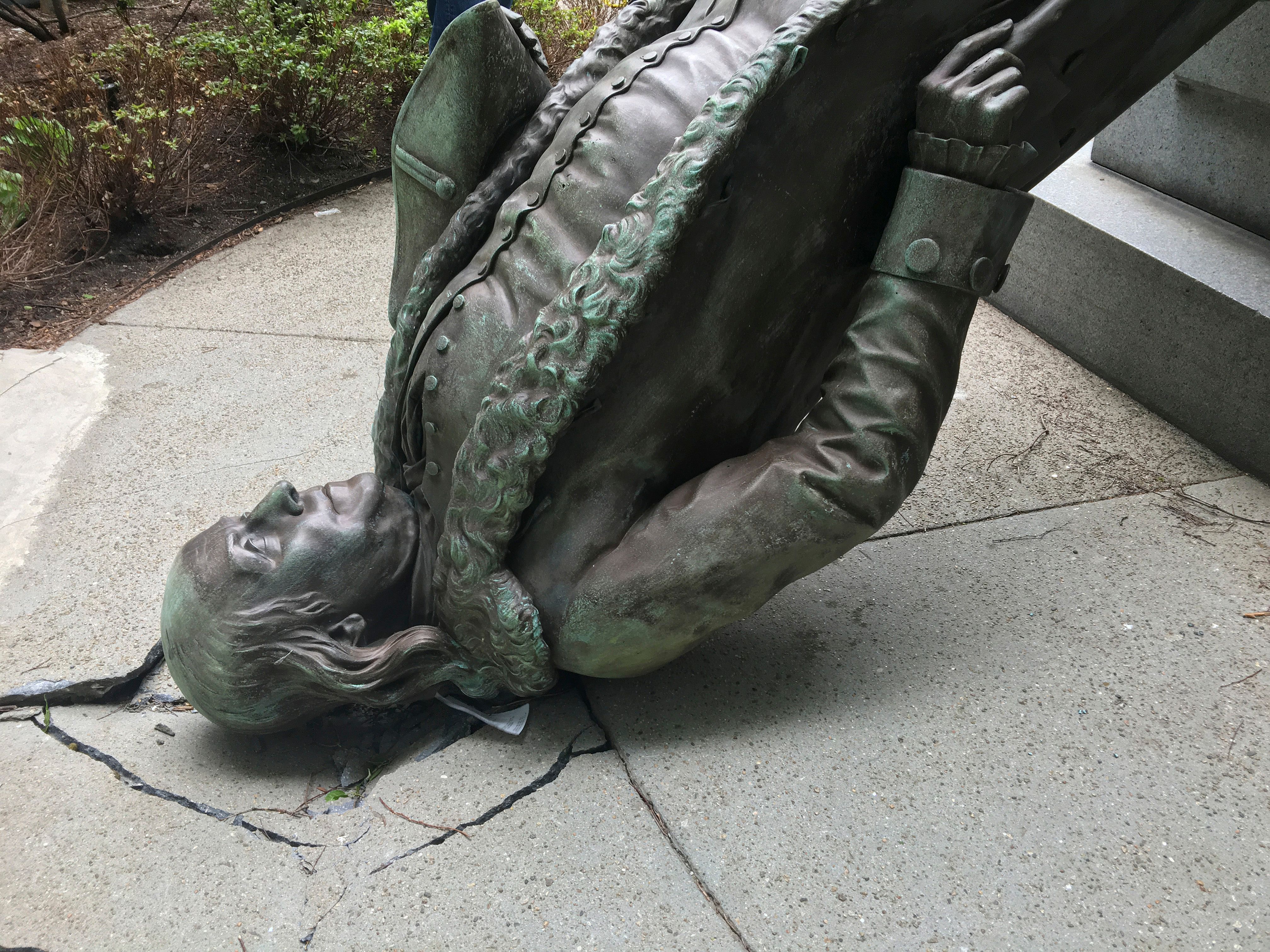 Wind topples Ben Franklin statue on Boston's Freedom Trail | The