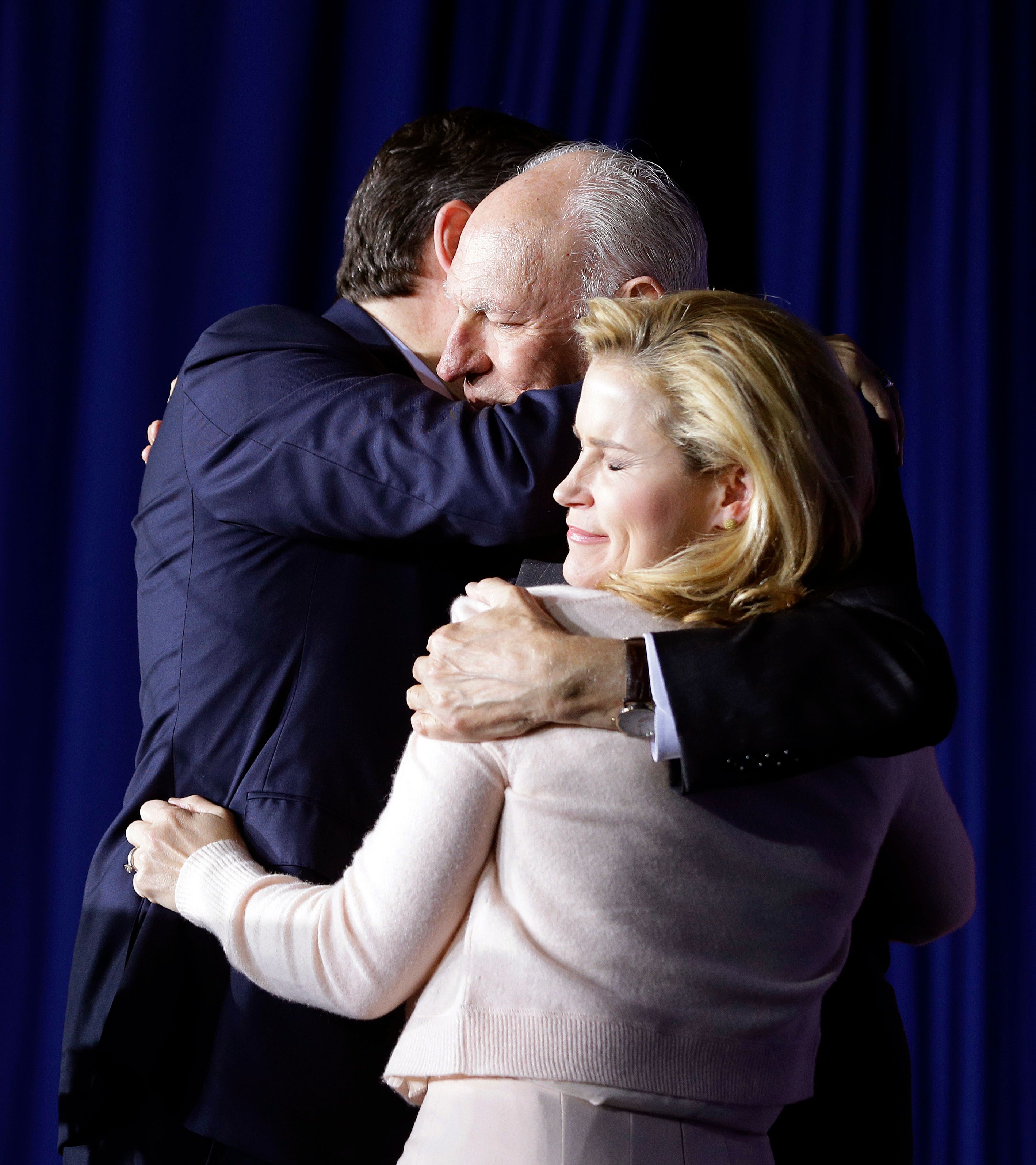 Video shows Cruz accidentally elbowing wife in face The Seattle