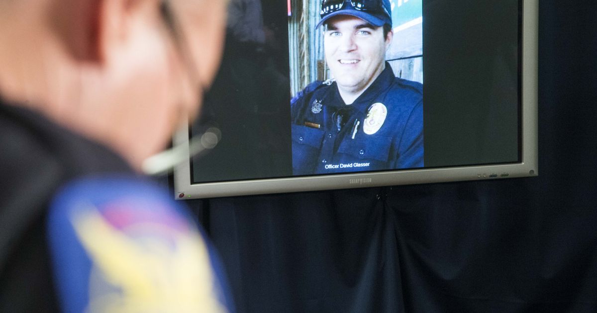 Phoenix officer dies after being shot on burglary call | The Seattle Times