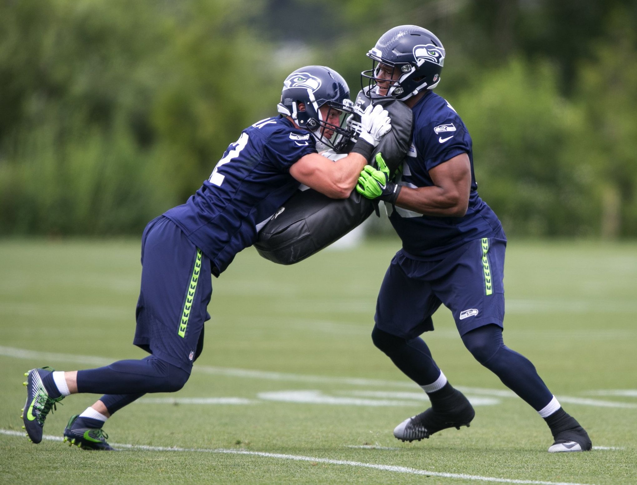 Seahawks' Thomas Rawls provides perfect gift for young fan