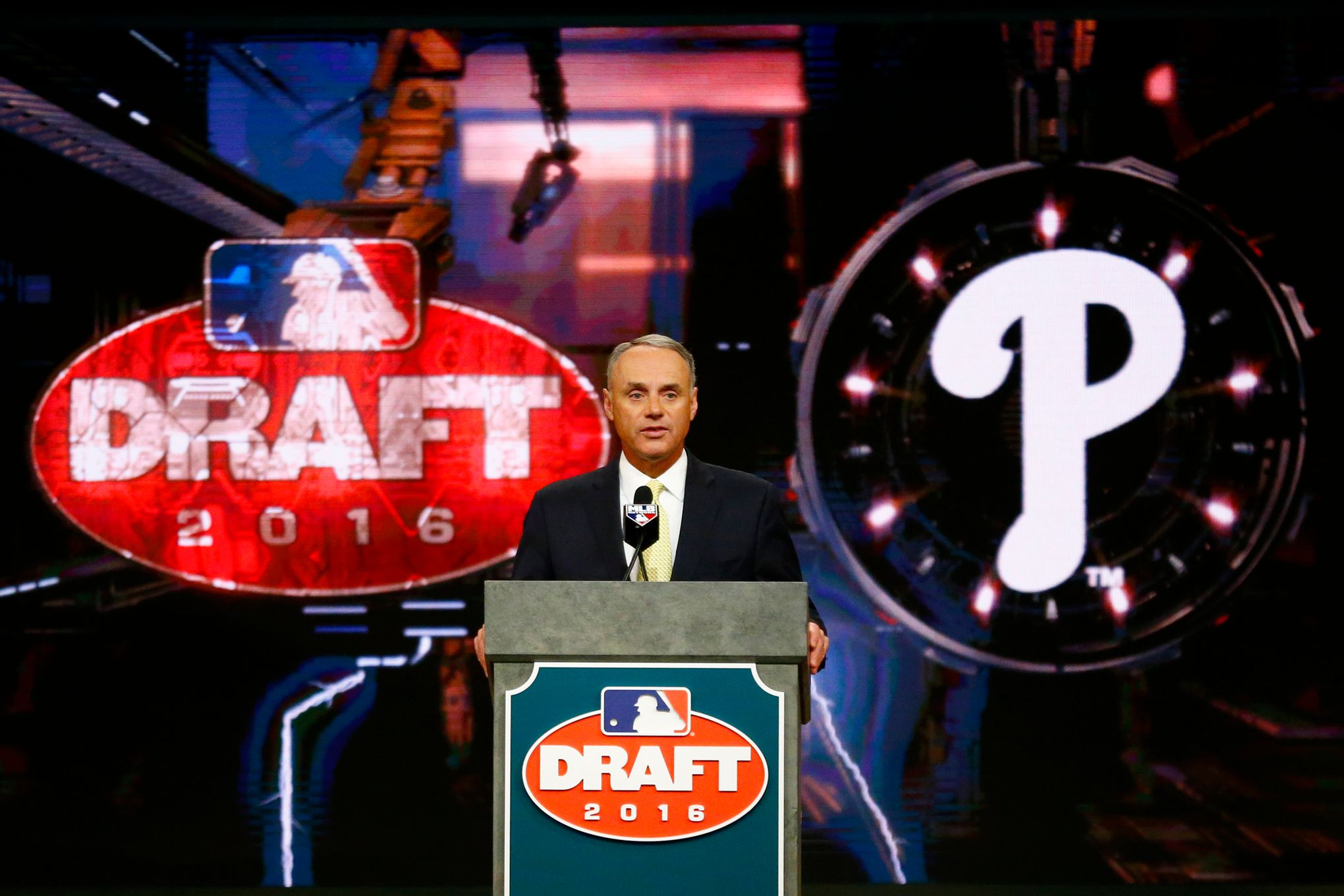 Phillies draft California prep outfielder Mickey Moniak at No. 1