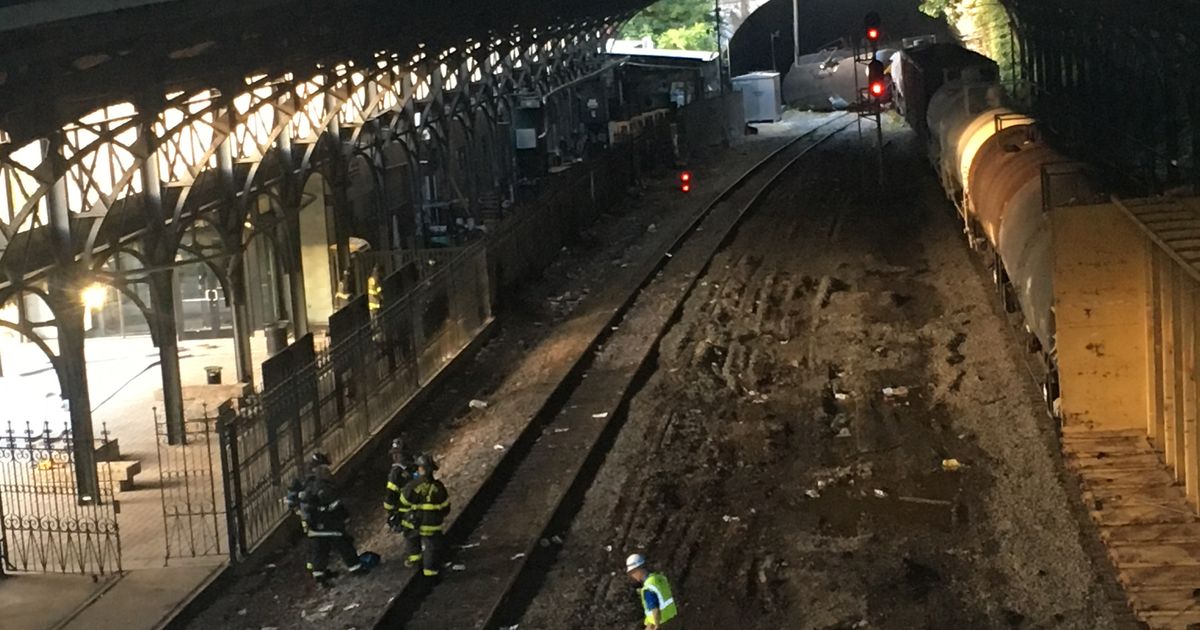 Crews work to clear derailed train in Baltimore tunnel | The Seattle Times