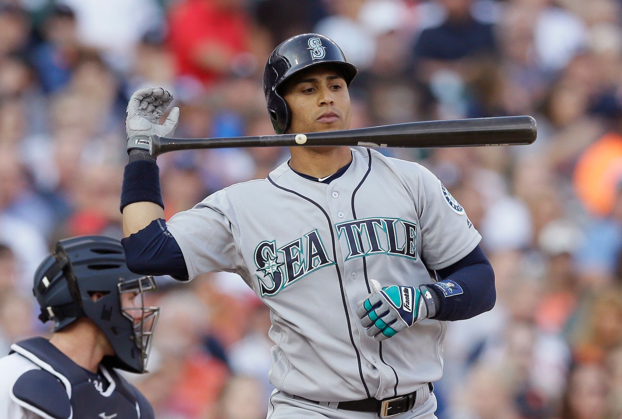 Martin, Cano help Mariners beat Angels for 6th straight win