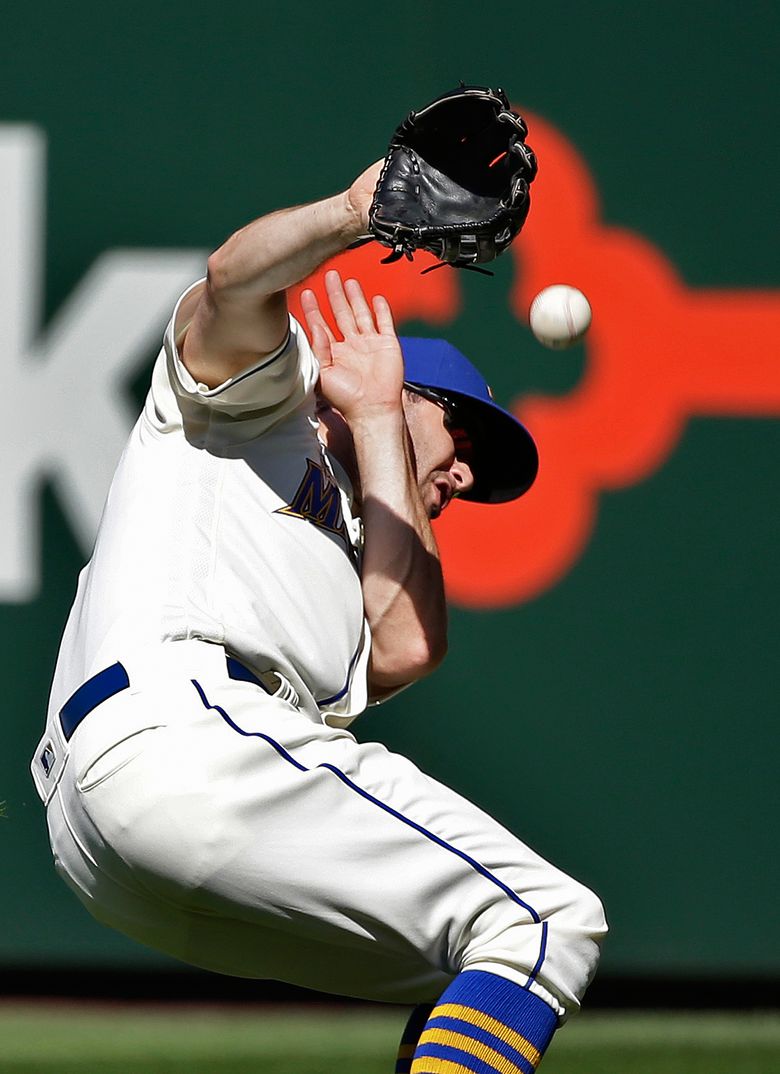 Cardinals hit 6 HRs in 11-6 win over Mariners