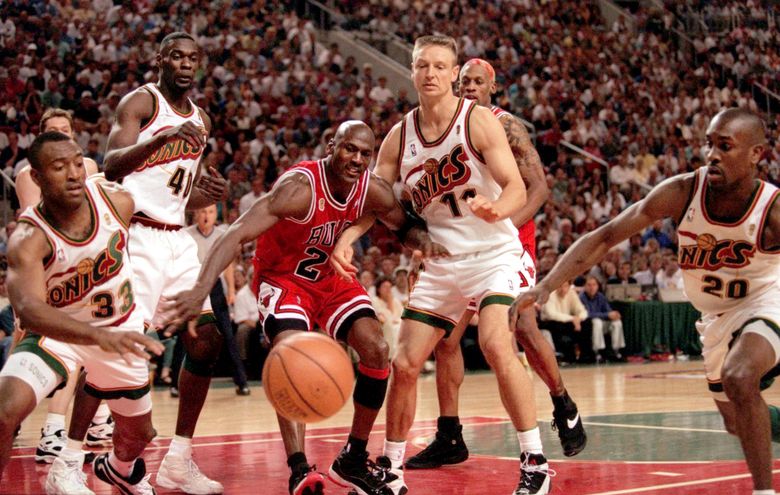 Michael Jordan finds himself alone in the battle for the loose ball against, from left, Hersey Hawkins, Shawn Kemp, Detlef Schrempf and Gary Payton. (Seattle Times file)