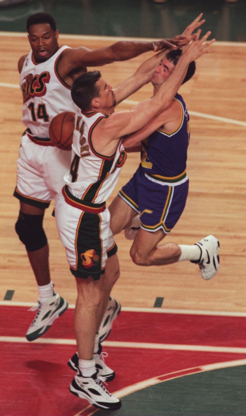 Sonics center Frank Brickowski defends against Utah point guard John Stockton in Game 7 of the Western Conference finals. (Tom Reese / The Seattle Times)