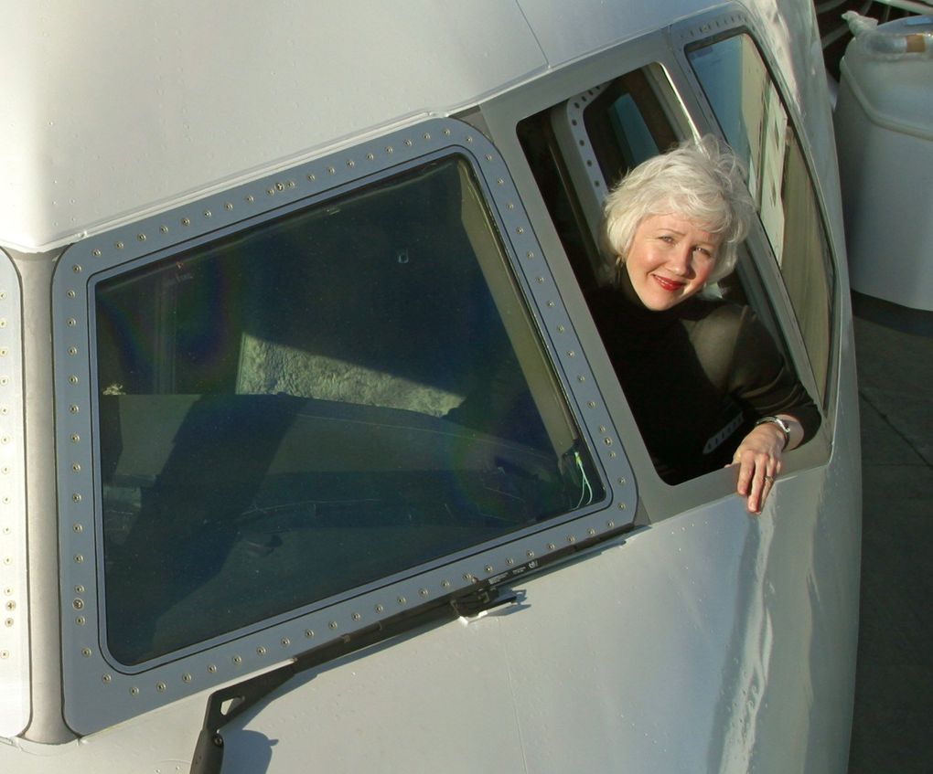 Capt. Suzanna Darcy-Hennemann, the first female test pilot of Boeing, peers from the cockpit of a 777-200LR at Everett’s Boeing Plant in 2005. (Mike Siegel / The Seattle Times)
